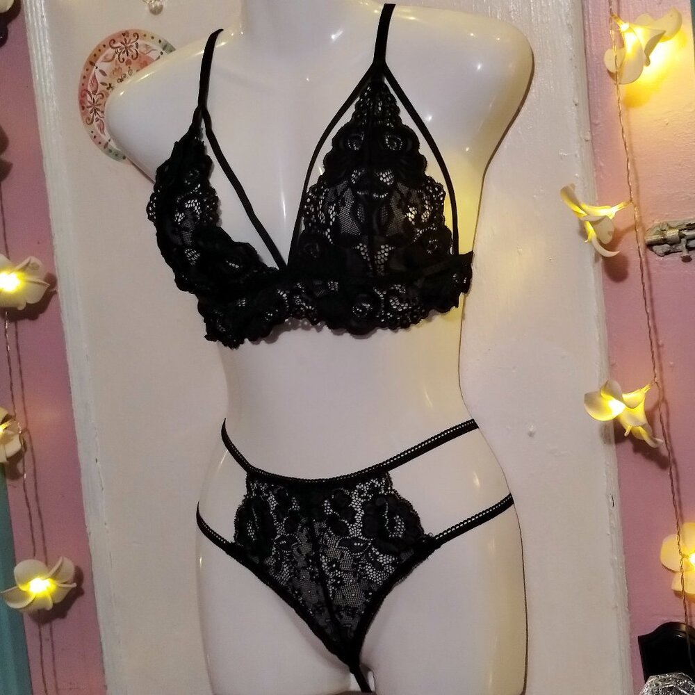Genhoo (L) Strappy Caged Lace Two Piece Lingerie Set
